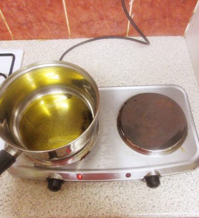 Theo Randall's Tomato Risotto - Heating the oil to make the tomato sauce