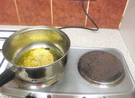 Theo Randall's Tomato Risotto - Frying the garlic for the tomato sauce