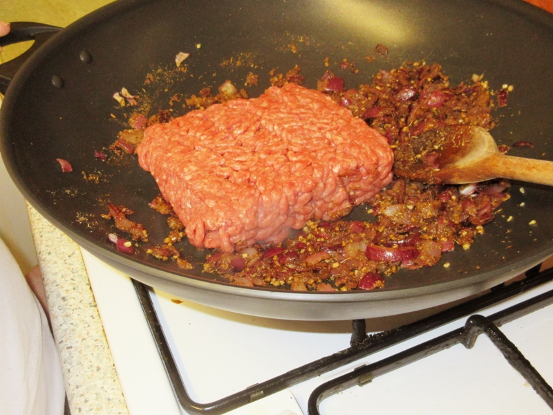 Frying the mince for my Wheelie Easy Burritoless Beef Burritos