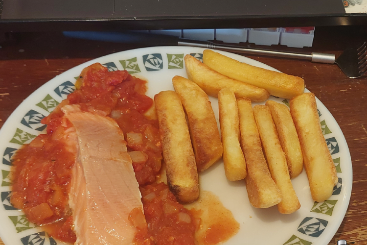 Alun’s Microwave Salmon in a Spicy Tomato Sauce served with McCain’s Triple Cooked Gastro Chips Recipe Header